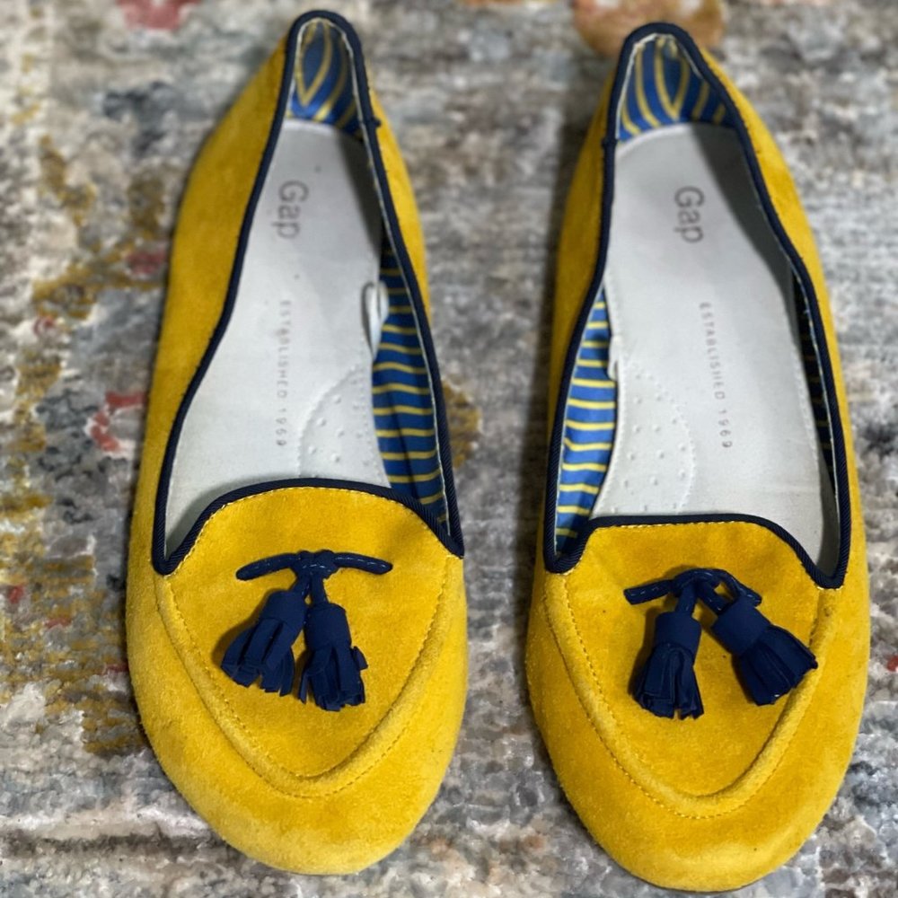 GAP suede tassel moccasin flats